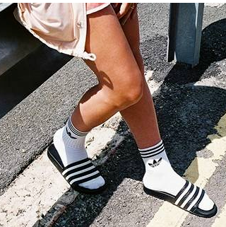 妹子也可穿！adidas 阿迪达斯 Duramo Slides 大童款拖鞋 14.99美元约¥97（天猫类似款369元） 买手党-买手聚集的地方
