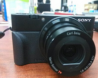 索尼SONY DSC-RX100 黑卡数码相机（2020万像素 3英寸液晶屏 F1.8光圈 1英寸Exmor CMOS）2299元送8G卡 京东2499元