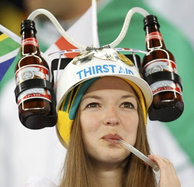 世界杯-兄弟-啤酒：你所不知道的那些啤酒姿势 