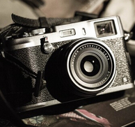 富士FUJIFILM X100S 旁轴数码相机（1600万像素 2.8英寸屏 23mmF2定焦镜头 混合取景器）84800日元￥4413（国内5500+）