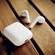 苹果 第二代AirPods蓝牙耳机 (配充电盒)