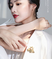 日本独立设计师珠宝品牌，IL&Co 小蜜蜂胸针 7.0-8.0mm天然珍珠