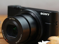 索尼SONY DSC-RX100 黑卡数码相机（2020万像素 3英寸液晶屏 F1.8光圈 1英寸Exmor CMOS）