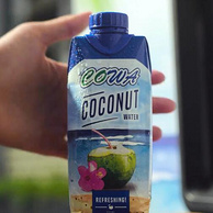 马来西亚进口，0脂肪0胆固醇：330mlx12瓶 COWA 清甜椰子水