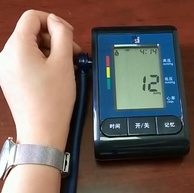 全程语音，带心率监测：修正 上臂式 全自动电子血压计