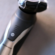 三刀头+专利自磨刀片+液晶显示 德国SILVER CREST三刀头液晶电动剃须刀