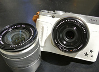 富士FUJIFILM X-A1微型单电套机 送定制白色相机包及肩带 2599元（亚马逊2799）