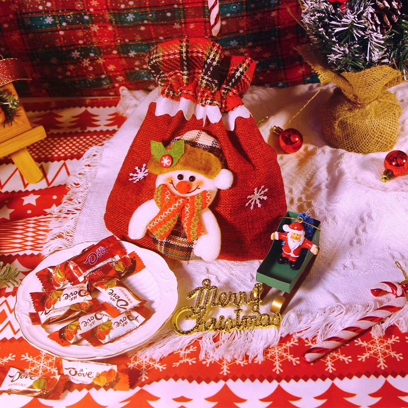 Dove 德芙 巧克力圣诞透明盒4.5g*30粒 送灯带 19.9元包邮（需用券） 买手党-买手聚集的地方