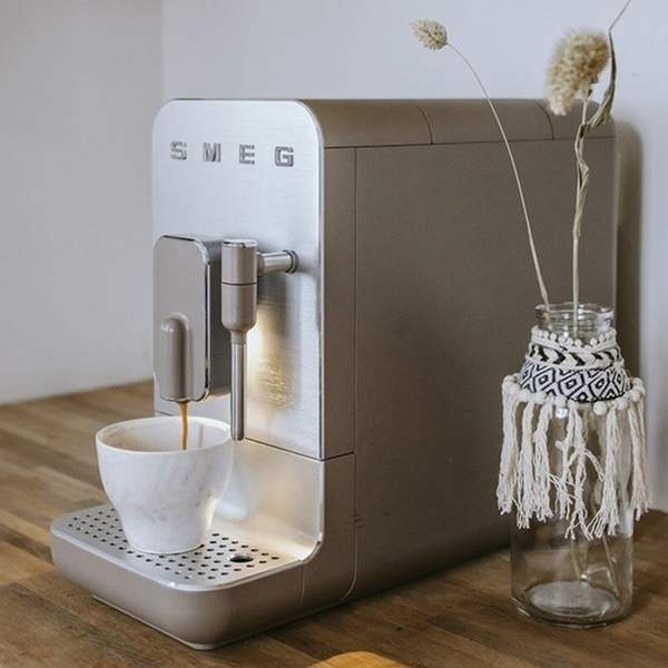 Smeg BCC02 全自动复古咖啡机